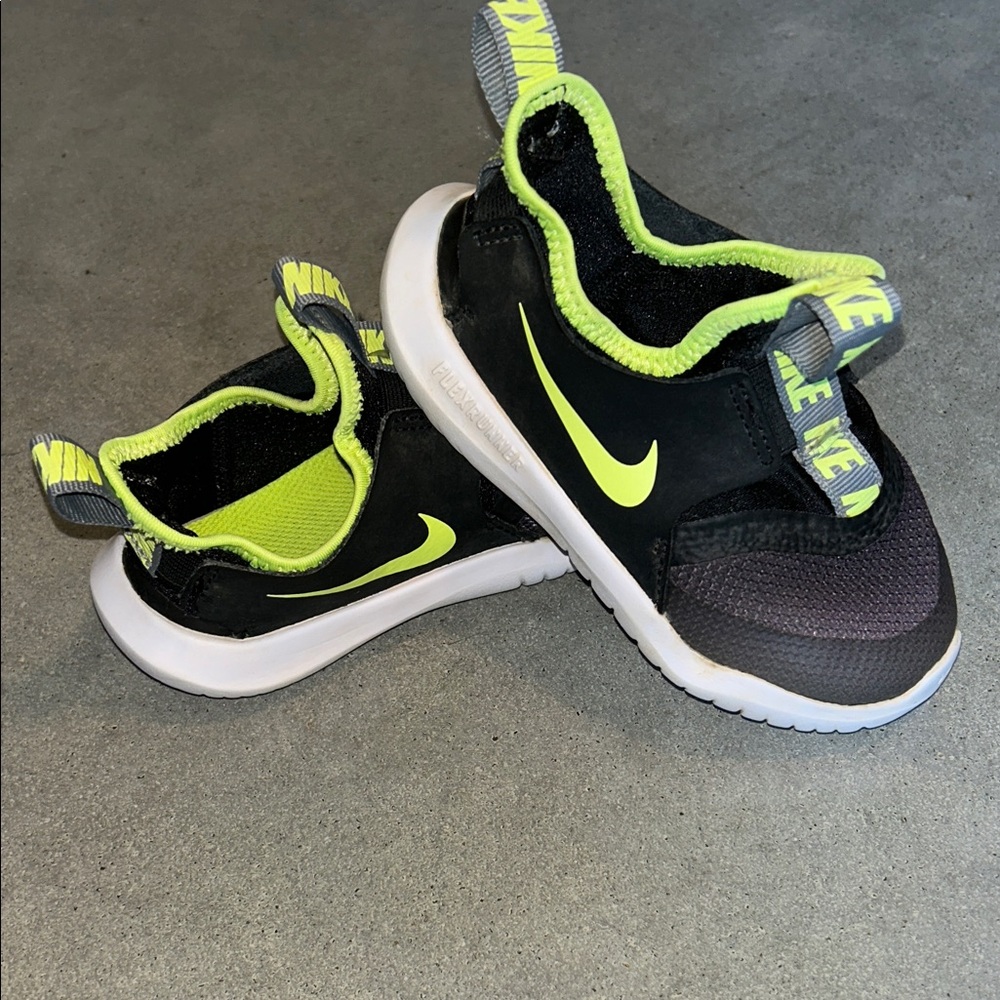 Nike Kids Black and Neon Yellow Sneakers